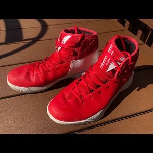 Under Armour basketball shoe. RKT 200.